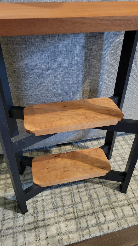 Detail of the shelves and black frame.